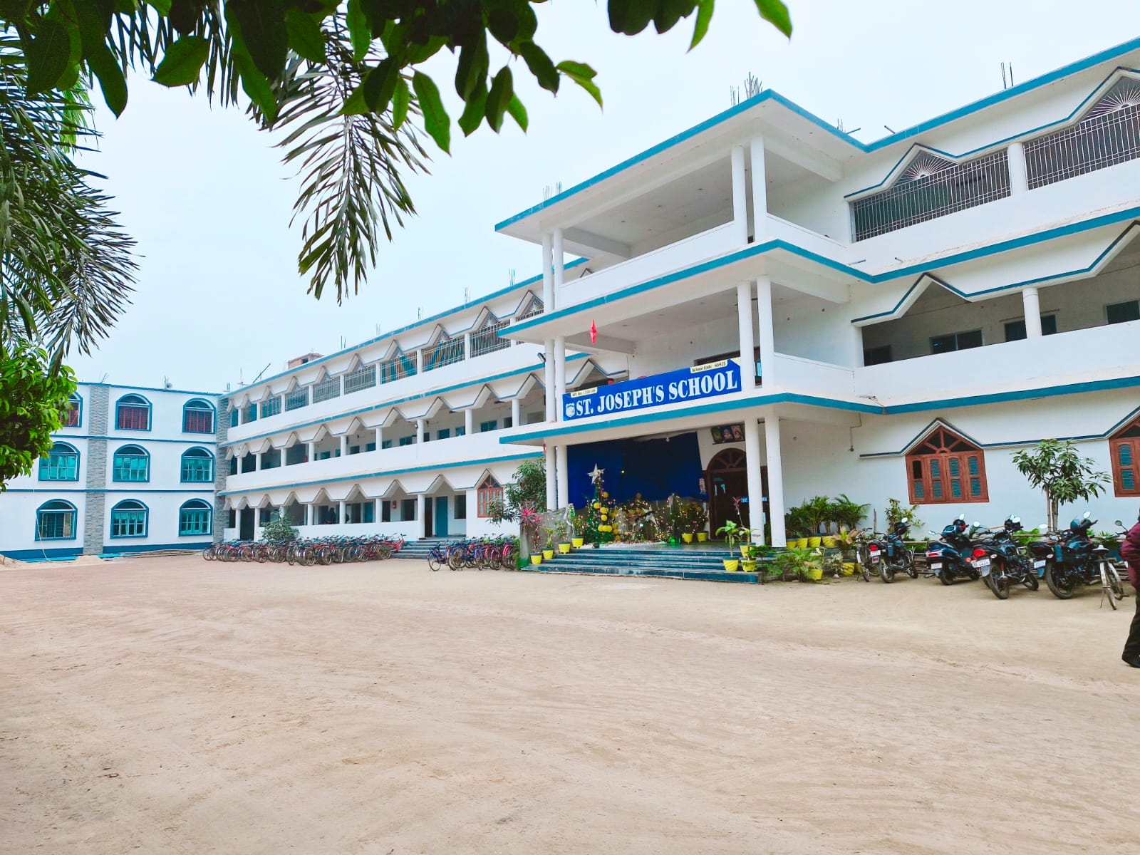 SCHOOL BUILDING